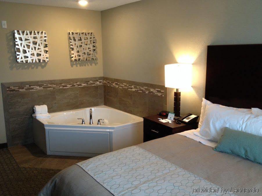 Grandstay Hotel & Suites Delano Экстерьер фото